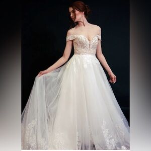 Stunning White Lace Bridal Gown